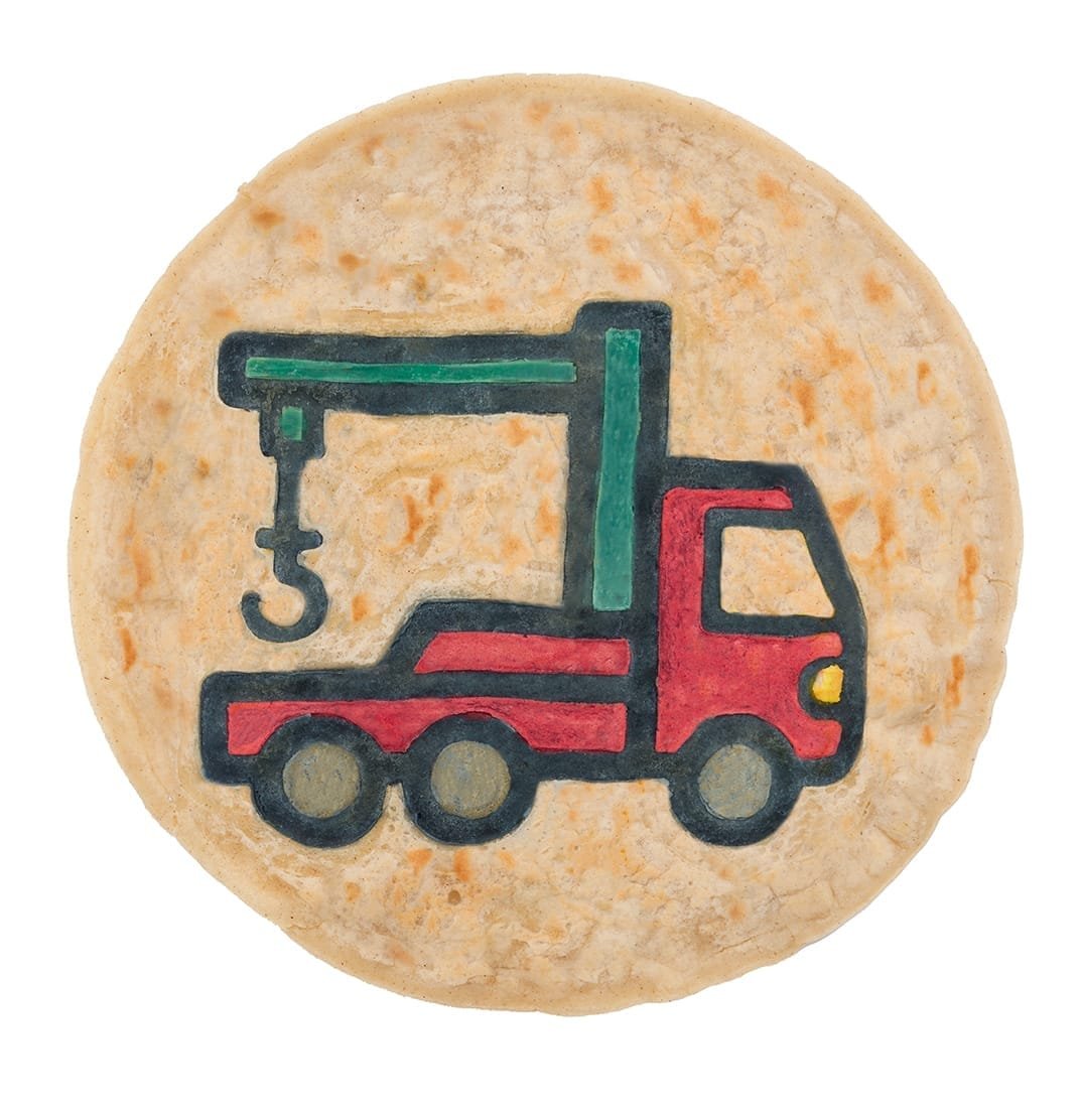 pannenkoek-met-getekende-kraanwagen-creatieve-food-art-ai-productfoto-productfotoai pannenkoek-met-getekende-kraanwagen-creatieve-food-art-ai-productfoto-productfotoai