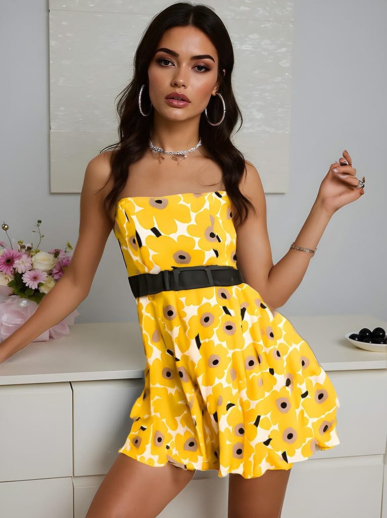 Zonnestraal in Stijl – Gele Bloemenjurk met Zwarte Tailleband Zonnestraal in Stijl – Gele Bloemenjurk met Zwarte Tailleband